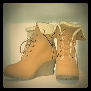 brown combat boots size 9