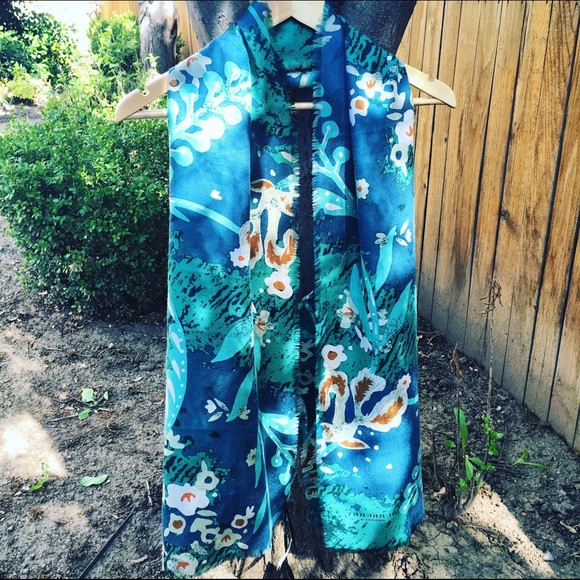 Burberry sea green scarf