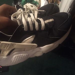 White and black huaraches