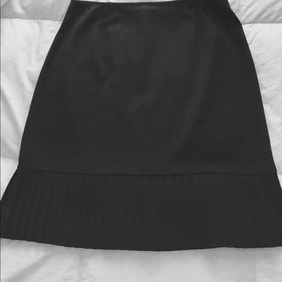 🌸FINAL PRICE🌸 Black skirt with pleated bottom
