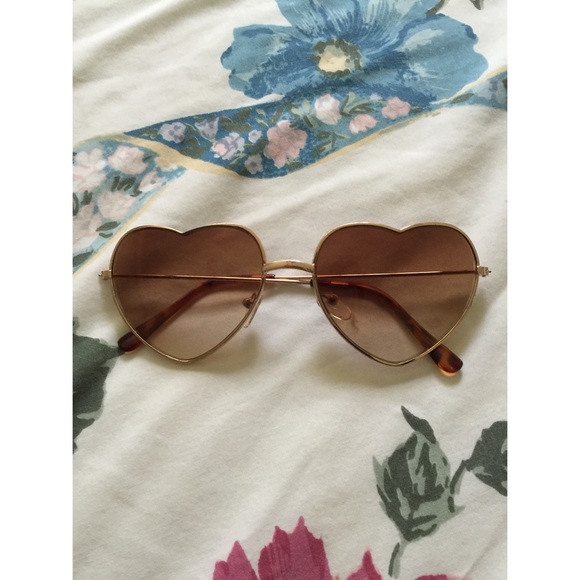 Heart shape glasses 😍