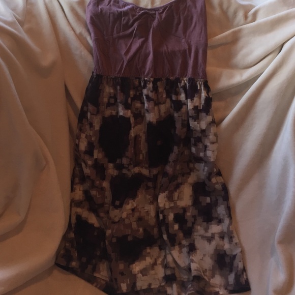 Cute little dress. Purple too with print bottom - Picture 1 of 3