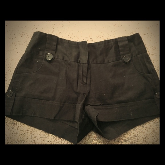 Sleek black high-waisted shorts - Picture 1 of 1