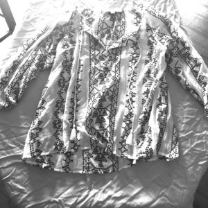 Flowy  black and white Ann Taylor shirt small