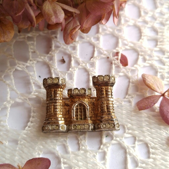 Vintage Jewelry - Vintage sterling castle brooch by crown Trifari