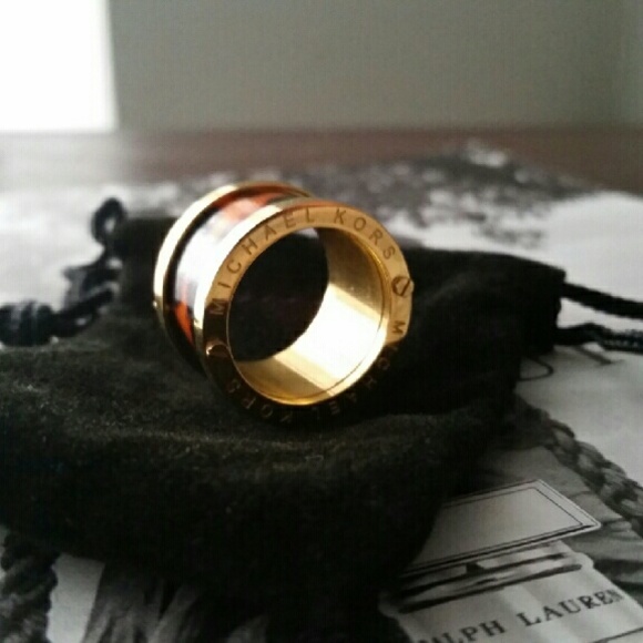 Ring - Picture 3 of 4