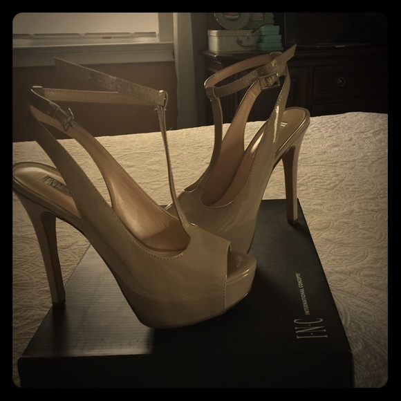 Size 7 nude platform heels