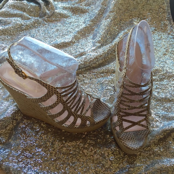 Elie Tahari snake skin wedge size 39