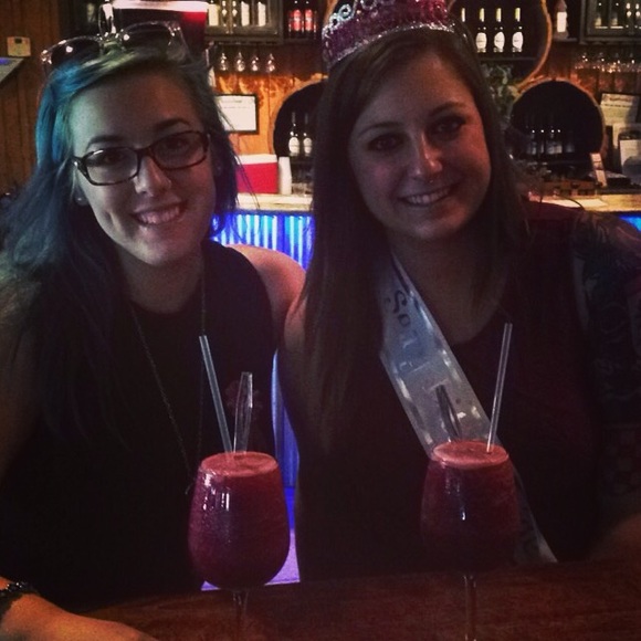 Meet your Posher🦄 - Picture 2 of 3