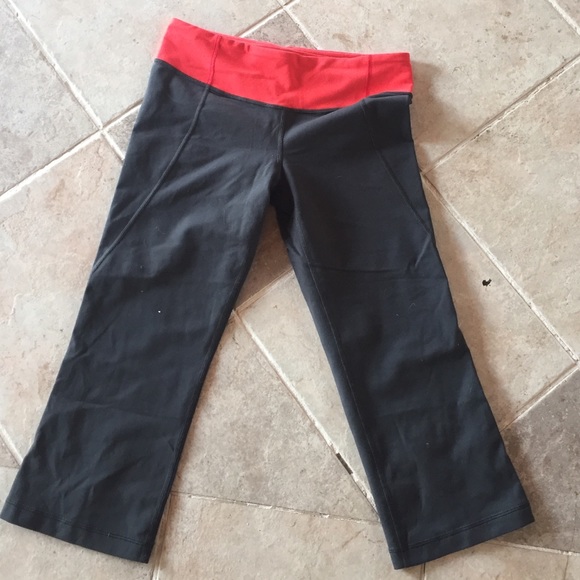 Lululemon dark gray crop