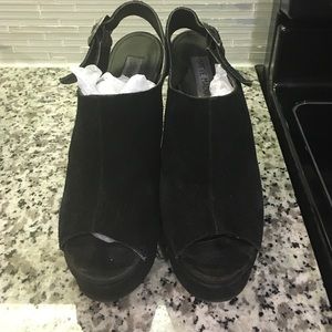 Steve Madden black leather wedges