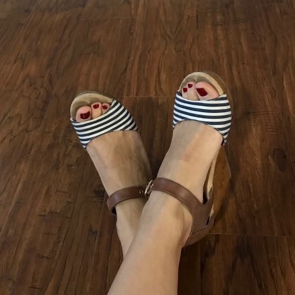 DrScholl"s  Shoes - ☀️️SOLD☀️️on merc. DrSholl's wedge sandals