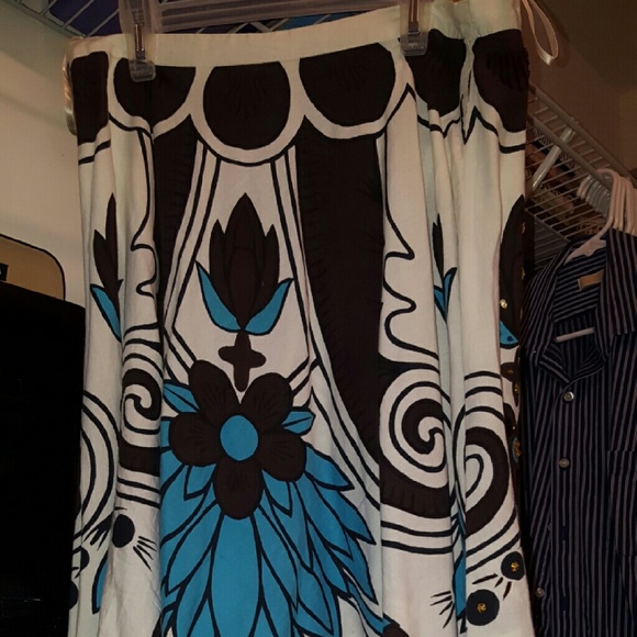 Mid length skirt
