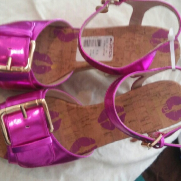 Juicy Couture Shoes - Price drop juicy couture 9.50 sandal wedge shop
