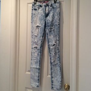 Acid wash, ripped, skinny jeans