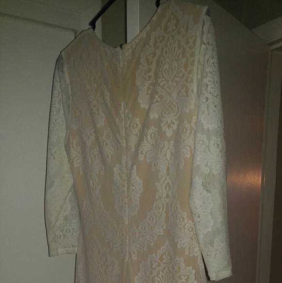 👗SOLD TO aking131 in bundle👗WHITE LACE DRESS - Picture 2 of 3