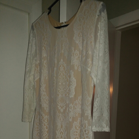 👗SOLD TO aking131 in bundle👗WHITE LACE DRESS - Picture 3 of 3