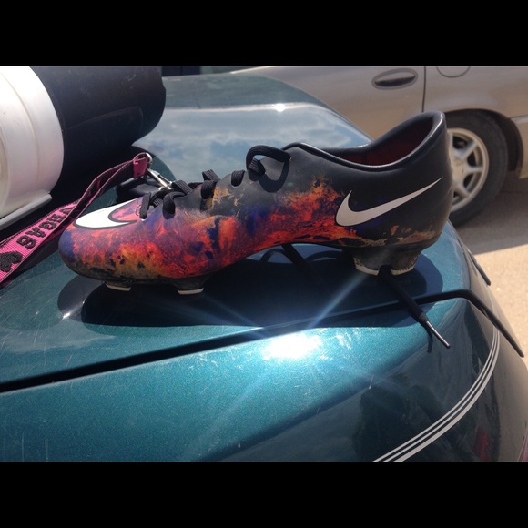 Nike CR7 Crimson Soccer Cleats - Picture 1 of 4