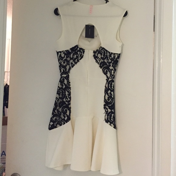 White with black lace sweetheart dress - Picture 2 of 4