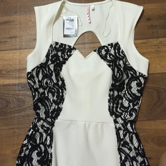 White with black lace sweetheart dress - Picture 3 of 4