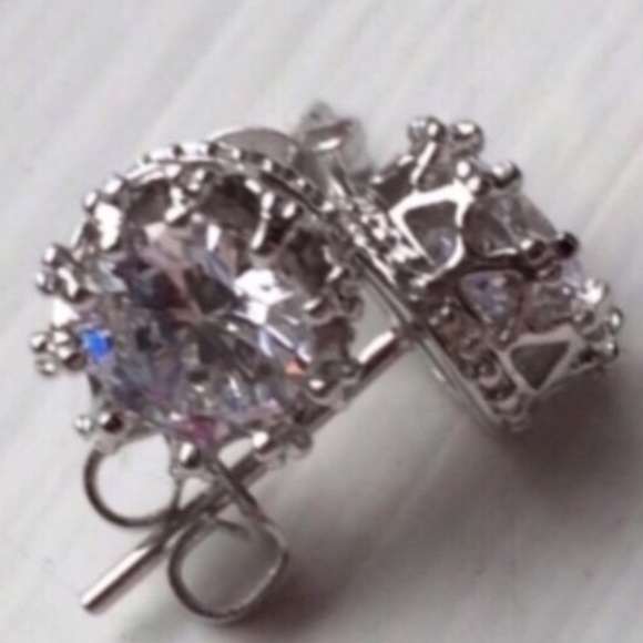 NEW .925 Sterling CZ Crystal Crown Stud Earrings~ - Picture 2 of 4