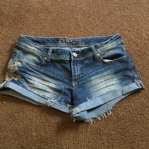 Jean Shorts / Rue21 / 9-10