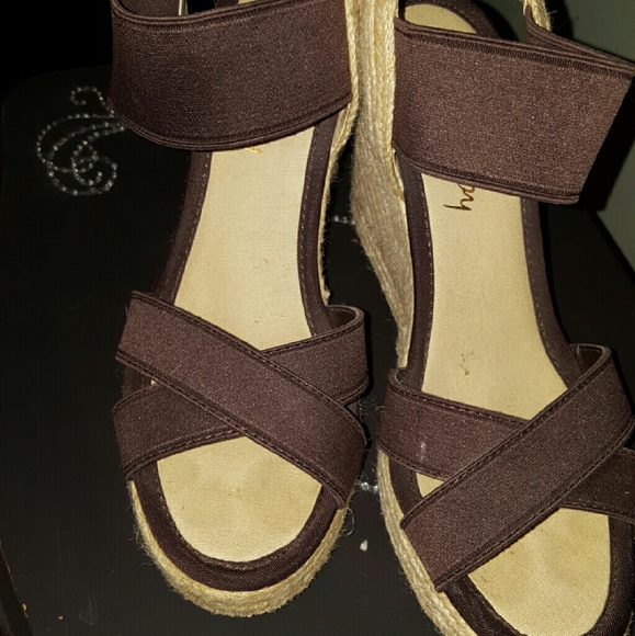 Dark brown wedges - Picture 1 of 2