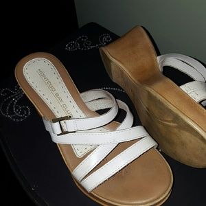 White platform Style sandal