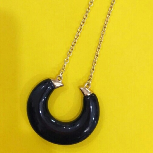 Black Half Moon chain Necklace - Picture 1 of 1