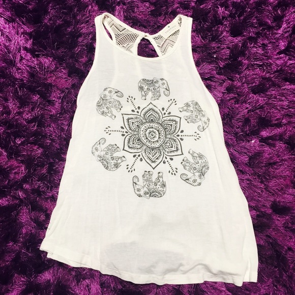 🚫SOLD🚫White elephant boho tank top 🌻
