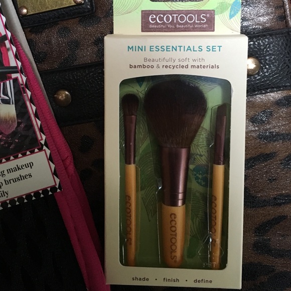 Combo Makeup Mat & 3 Piece ECOTOOLS Brush Set - Picture 3 of 3