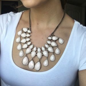 White and gold accent necklace