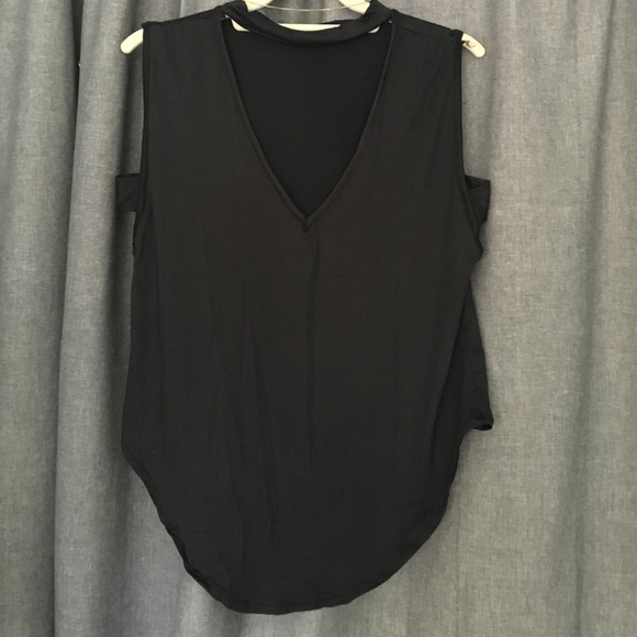 Black cut out tank - Picture 3 of 4
