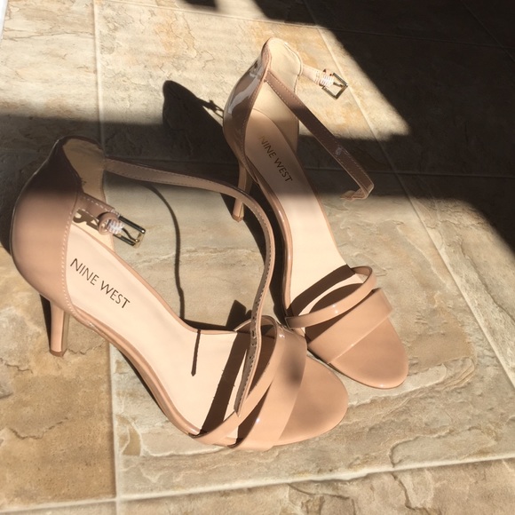 Nine West patent nude strappy sandal size 8.5