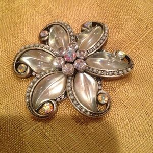 Costume flower pin