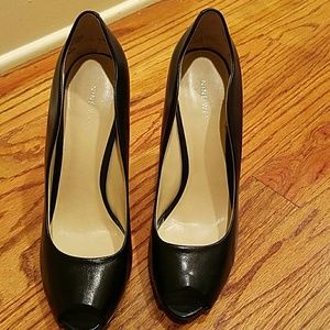Peep toe pumps