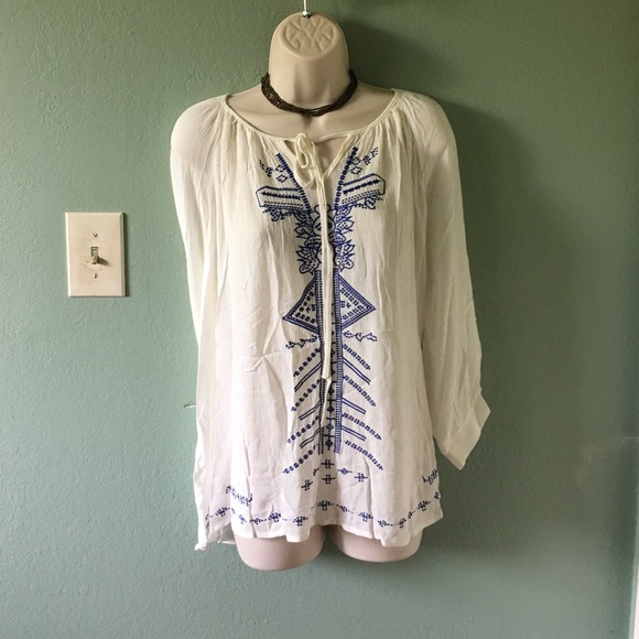 Last one • 🆕 Loose Bohemian Embroidered Top - Picture 3 of 4