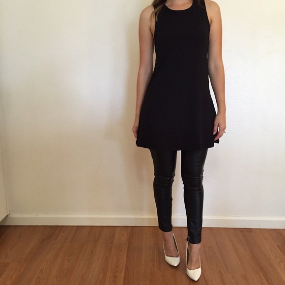 Black Sleeveless Tunic Mini Dress - Picture 4 of 4