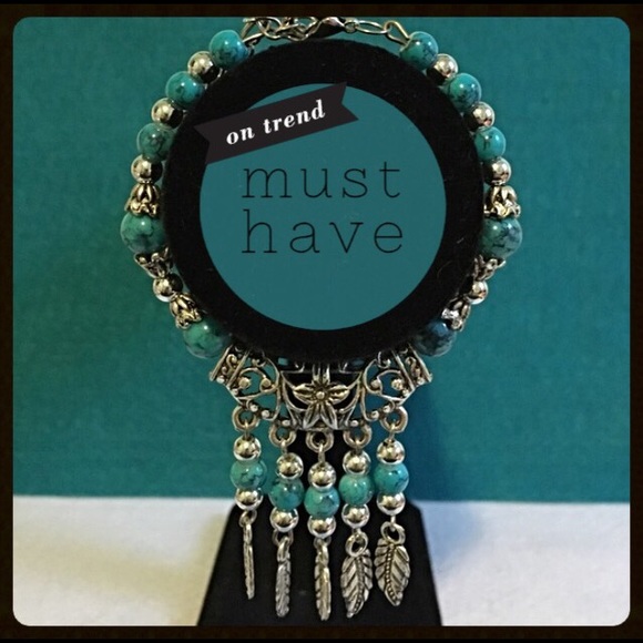 Uncommon Jewelry - 💥LAST ONE💥 Beautiful Turquoise Feather Bracelet