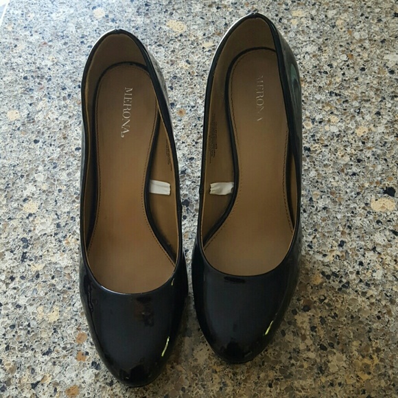 NWOT Merona shiny black heels