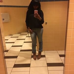 Meet your Posher, Monique