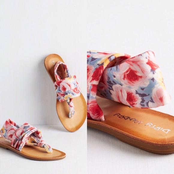 ModCloth Shoes - 🌻Modcloth Floral Sandals 9 NWOB