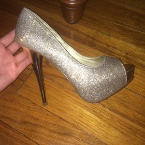 Speed Limit 98 Gold Sparkly Pumps