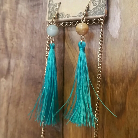 ❎SOLD❎Tassel Drop Necklace Set - Picture 4 of 4