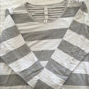 Lululemon long sleeve gray and white shirt