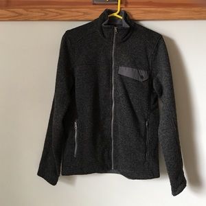 Marmot wool sweater. Gray in color. Men's S.