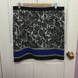 Skirt with stretchy band