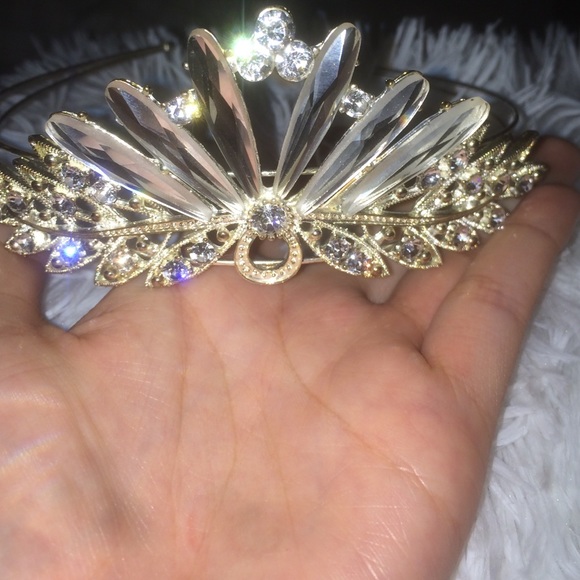 Pretty silver crown - Picture 2 of 4