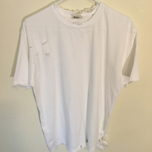 🚫Sold🚫🐇Distressed Tee in White - Picture 3 of 3