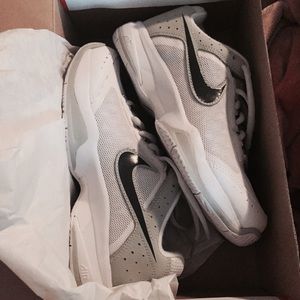 NIB Nike Air Cage Court 5.5